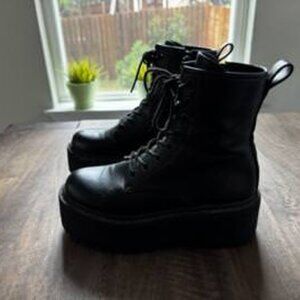 Combat boots
